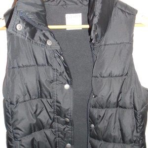 Women's Old Navy Black Puffer vest